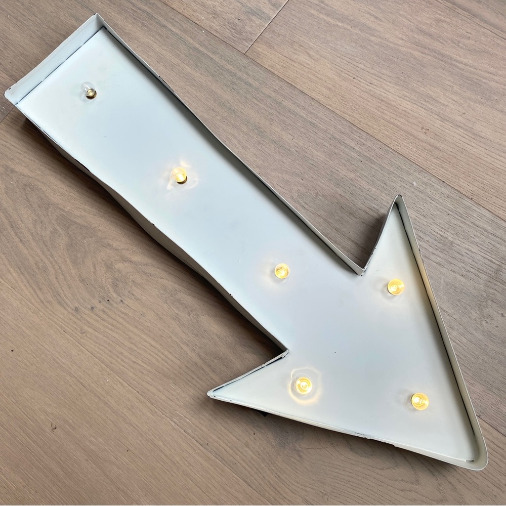 Wall Art Arrow with lights